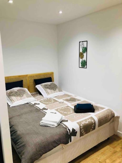 Maisonnette Avec Terrasse Argences Экстерьер фото